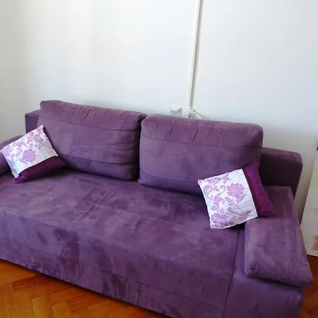 Iris Apartment *